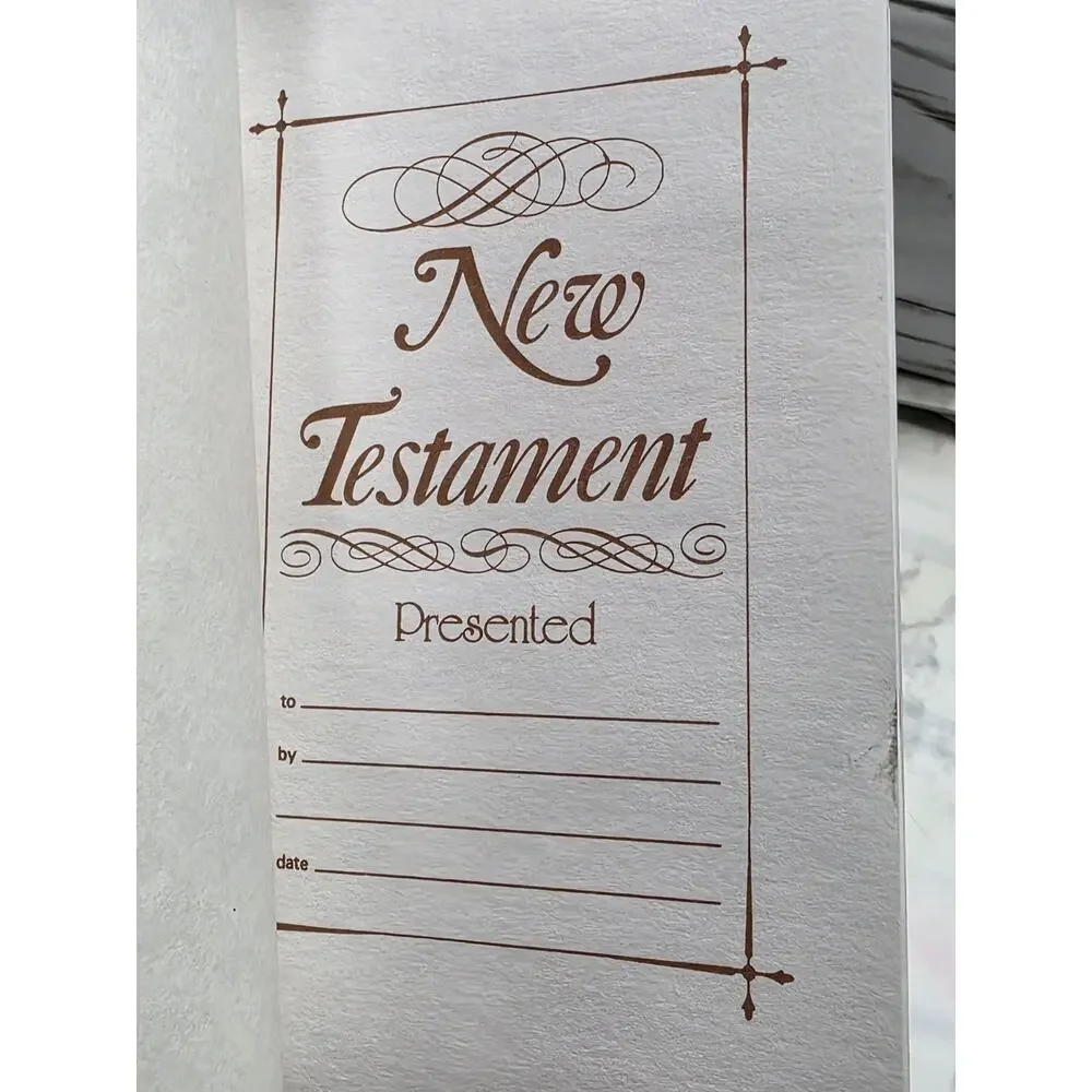 The Christian Life New Testament w/Master Outlines and Study Notes, Pocketsize